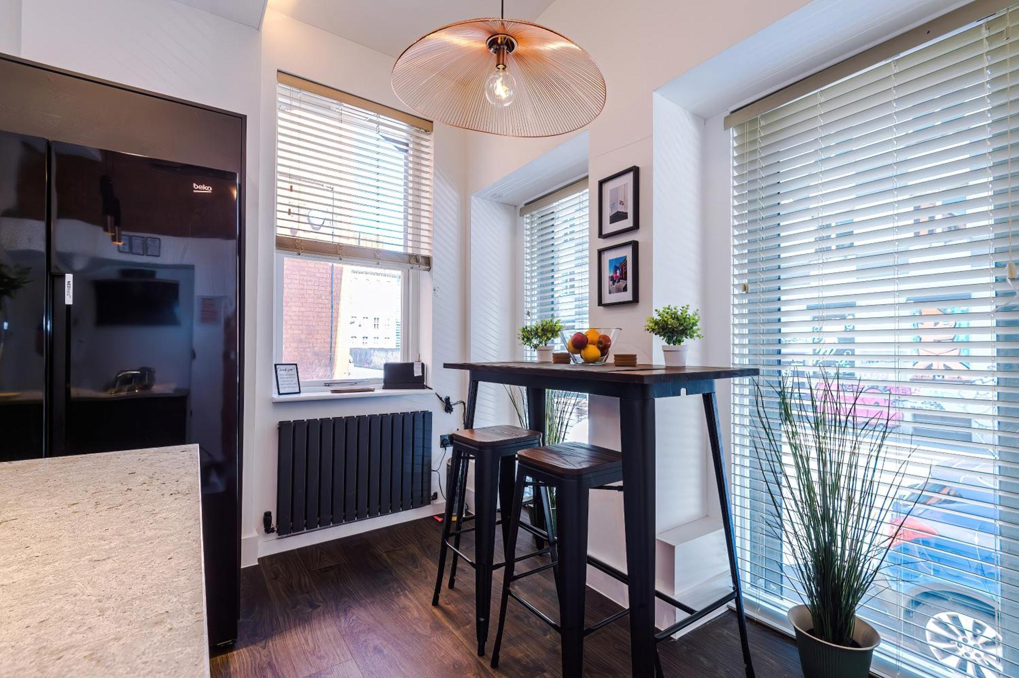 Incredible 3bed Townhouse, Rooftop Patio, Sleeps 6 * Manchester