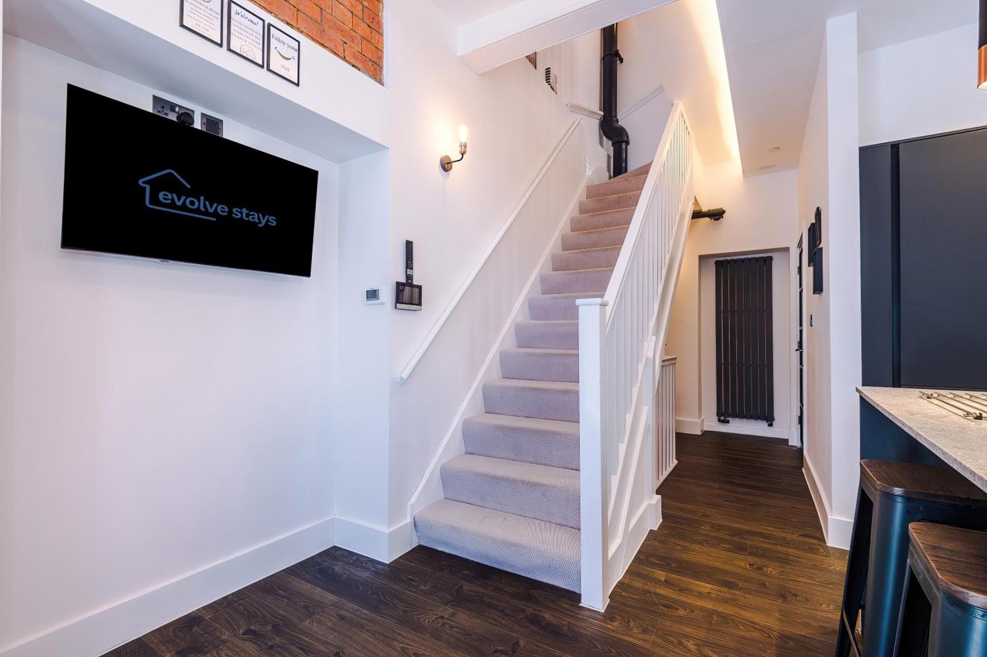 Incredible 3bed Townhouse, Rooftop Patio, Sleeps 6 Apartment