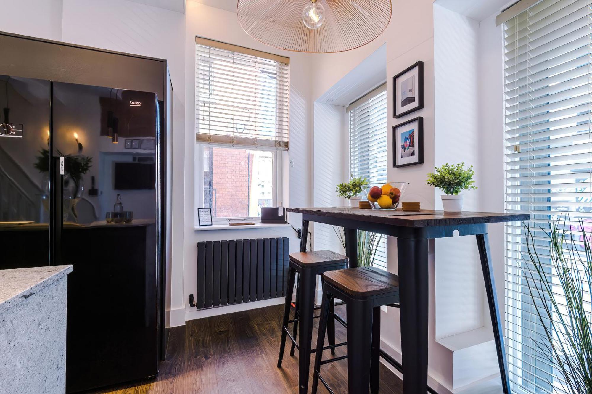 Incredible 3bed Townhouse, Rooftop Patio, Sleeps 6 Apartment Manchester