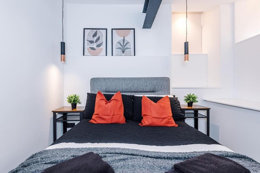 Incredible 3bed Townhouse, Rooftop Patio, Sleeps 6 Apartment *