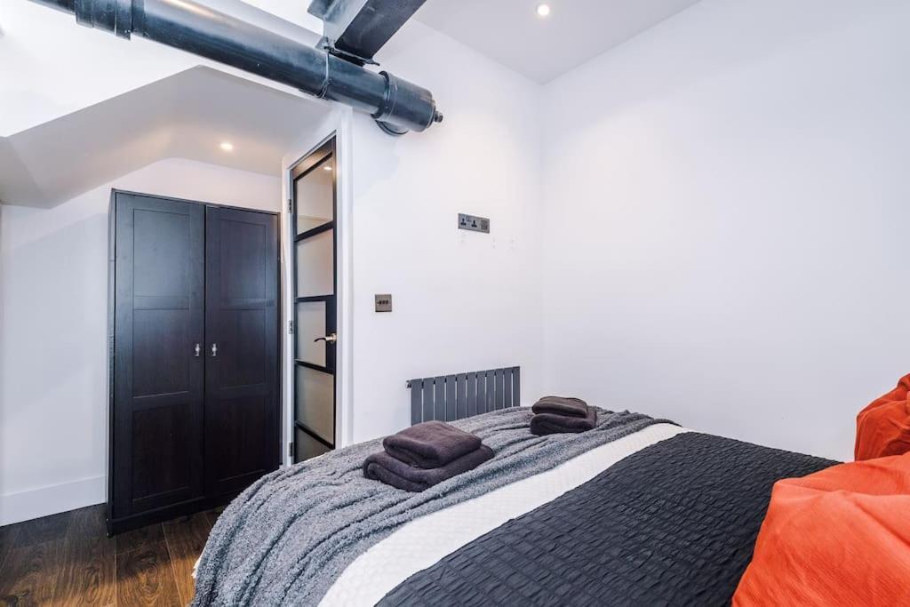 Incredible 3bed Townhouse, Rooftop Patio, Sleeps 6 *