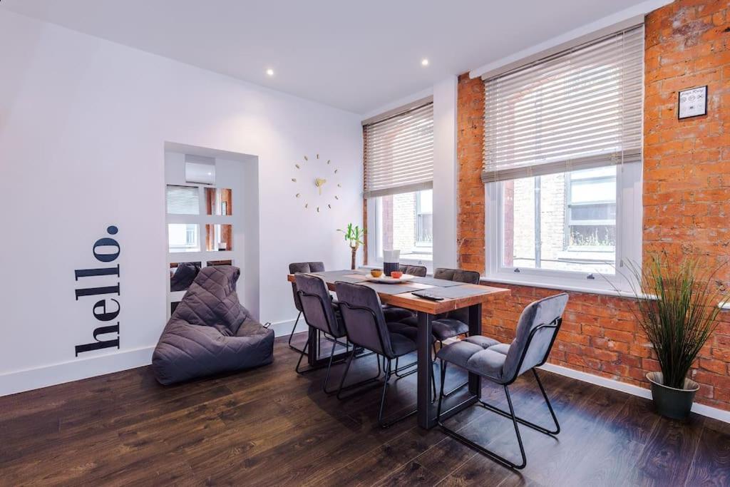 Incredible 3bed Townhouse, Rooftop Patio, Sleeps 6 Apartment
