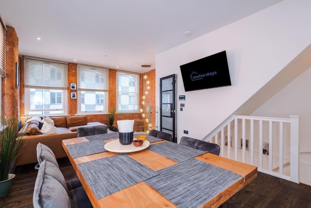 Apartment Incredible 3bed Townhouse, Rooftop Patio, Sleeps 6