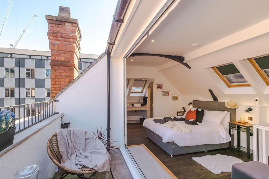 Incredible 3bed Townhouse, Rooftop Patio, Sleeps 6 Apartment *