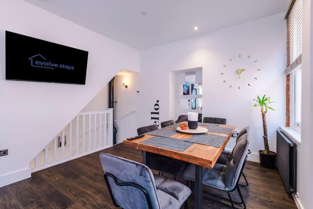 Apartment Incredible 3bed Townhouse, Rooftop Patio, Sleeps 6