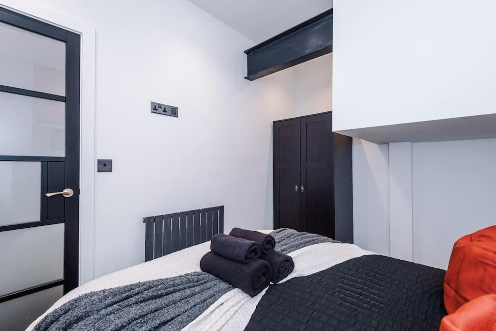 Incredible 3bed Townhouse, Rooftop Patio, Sleeps 6 Manchester
