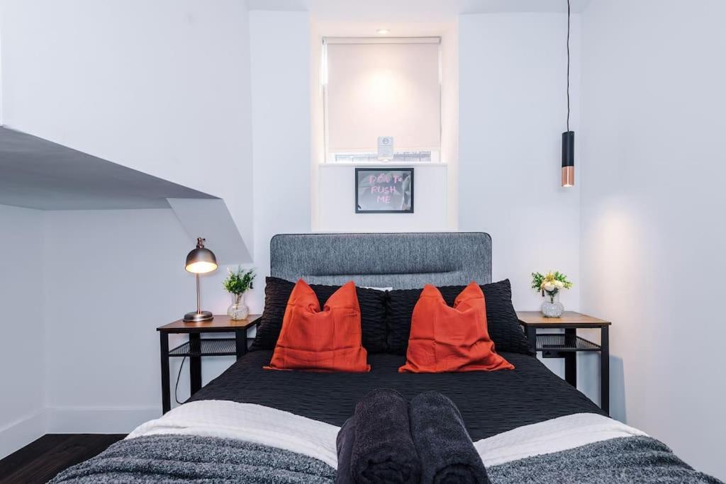 Incredible 3bed Townhouse, Rooftop Patio, Sleeps 6 * Manchester