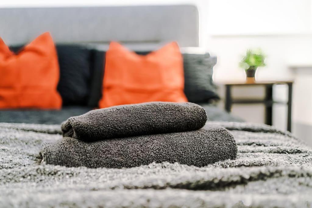 Incredible 3bed Townhouse, Rooftop Patio, Sleeps 6