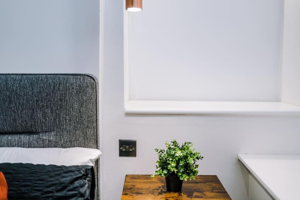 Apartment Incredible 3bed Townhouse, Rooftop Patio, Sleeps 6 *