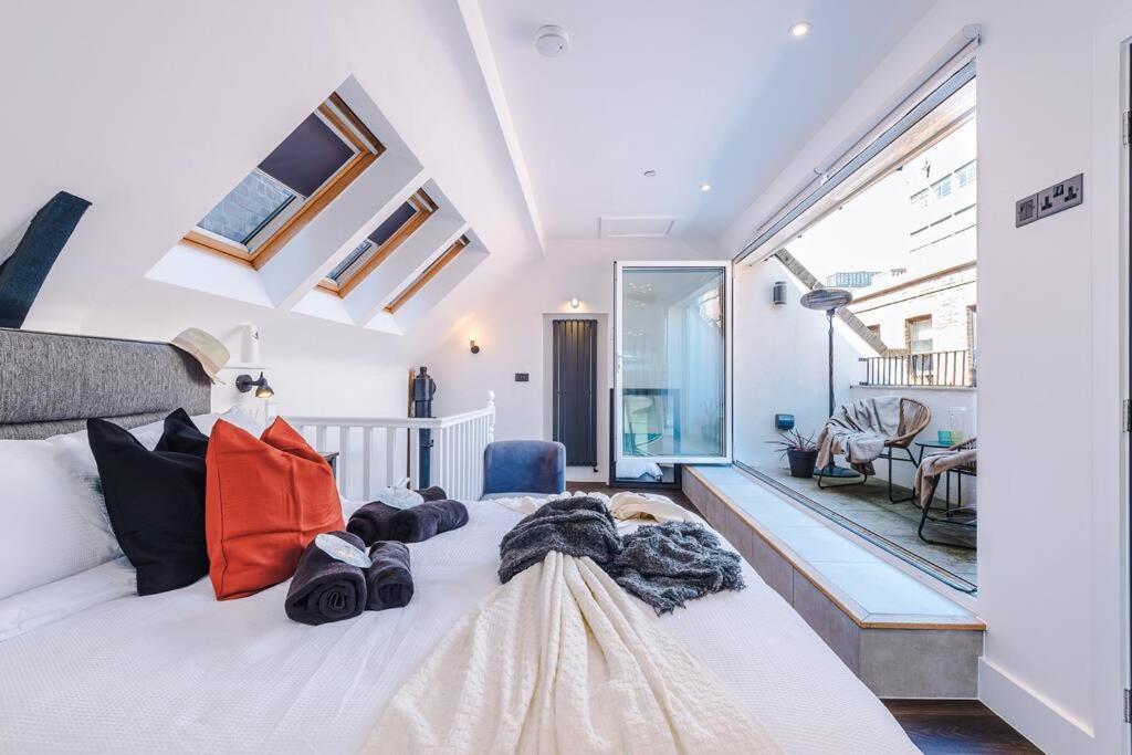 Incredible 3bed Townhouse, Rooftop Patio, Sleeps 6 * Manchester