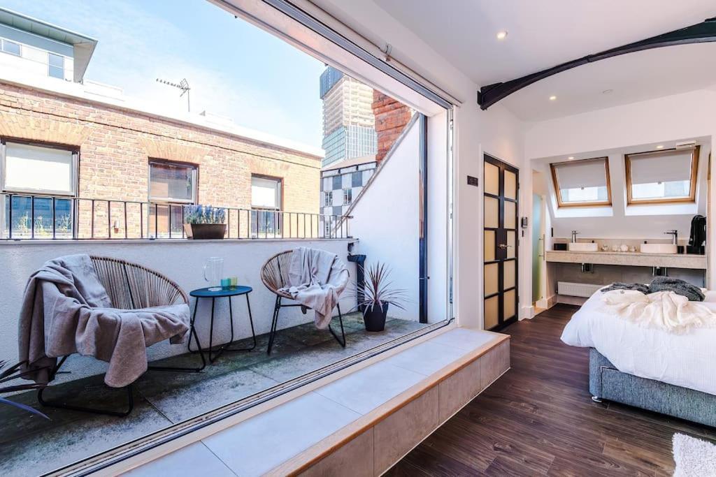 Apartment Incredible 3bed Townhouse, Rooftop Patio, Sleeps 6