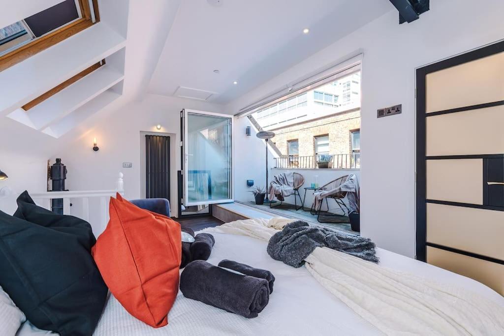 Incredible 3bed Townhouse, Rooftop Patio, Sleeps 6 Apartment *