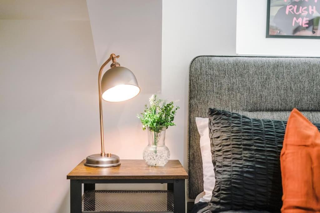 Incredible 3bed Townhouse, Rooftop Patio, Sleeps 6 Apartment *