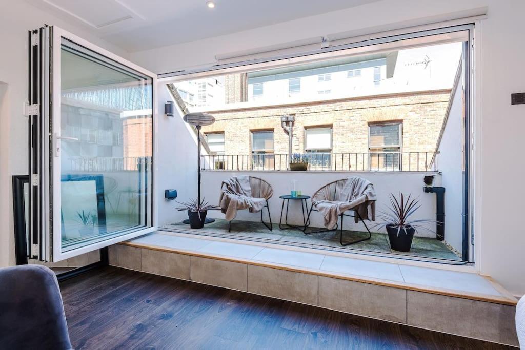 Incredible 3bed Townhouse, Rooftop Patio, Sleeps 6 Apartment *