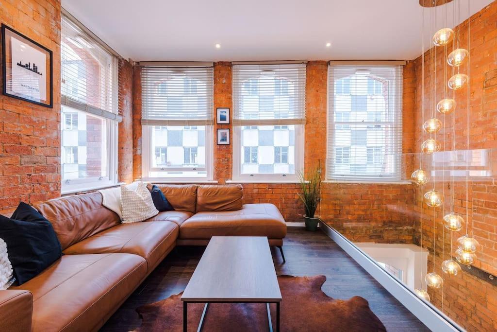Incredible 3bed Townhouse, Rooftop Patio, Sleeps 6 *