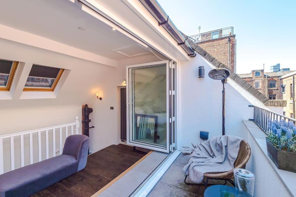 Incredible 3bed Townhouse, Rooftop Patio, Sleeps 6 Apartment *