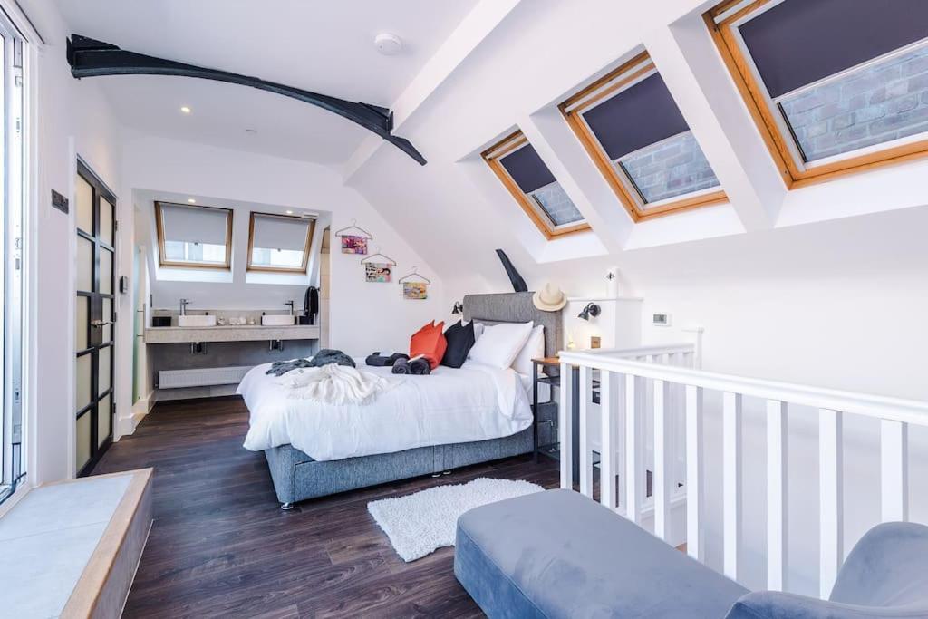 Apartment Incredible 3bed Townhouse, Rooftop Patio, Sleeps 6 *