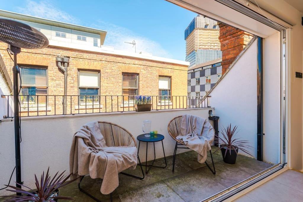 Incredible 3bed Townhouse, Rooftop Patio, Sleeps 6