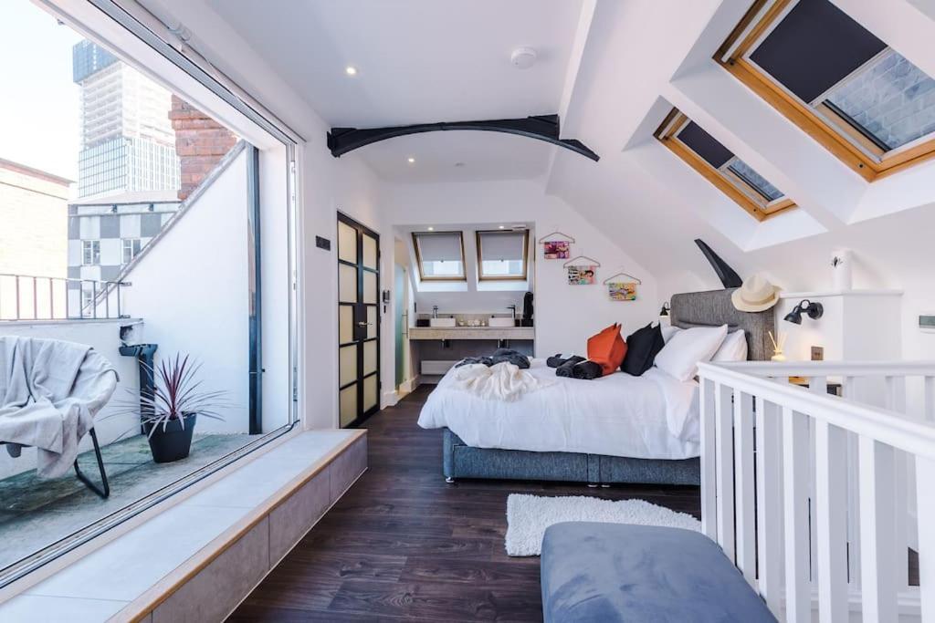 Incredible 3bed Townhouse, Rooftop Patio, Sleeps 6 Apartment