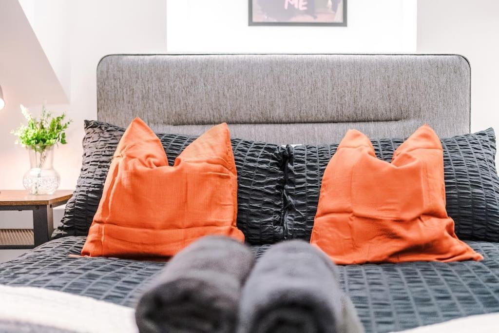 Incredible 3bed Townhouse, Rooftop Patio, Sleeps 6 *