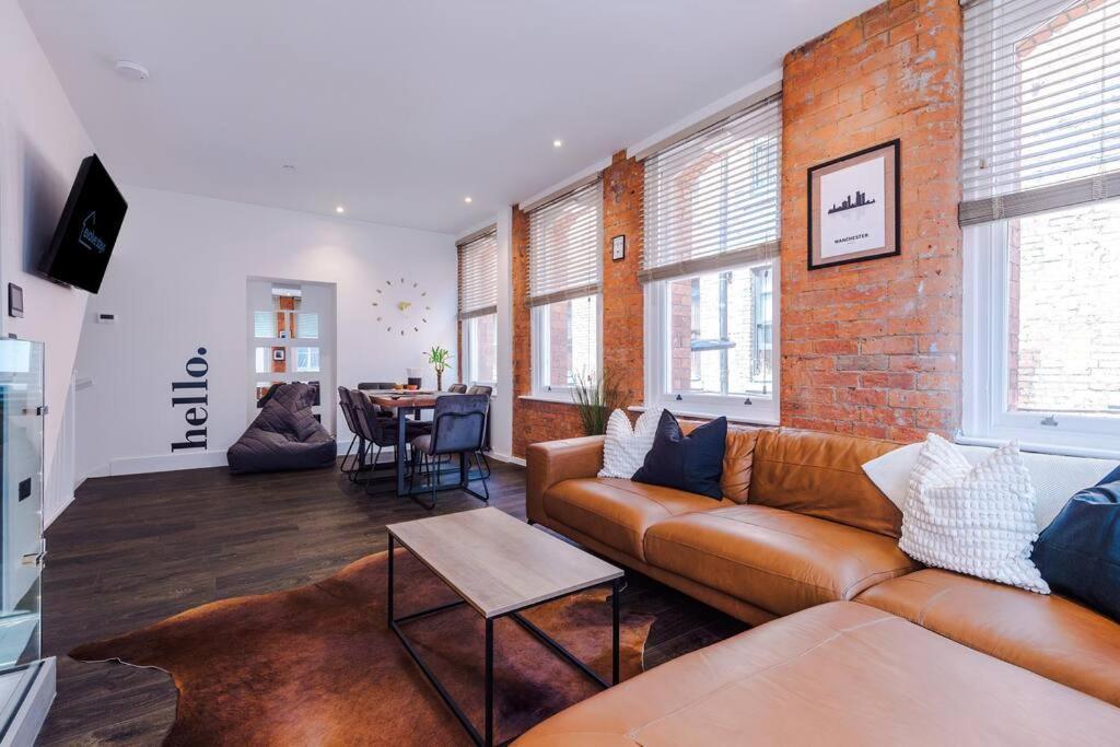 Incredible 3bed Townhouse, Rooftop Patio, Sleeps 6 Apartment *
