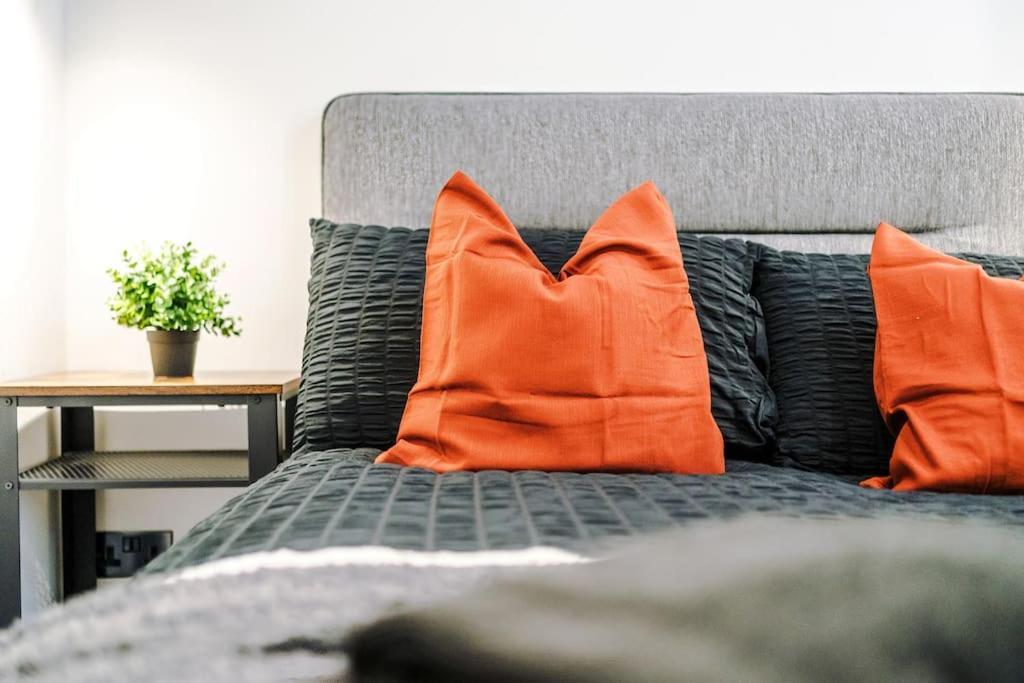 Incredible 3bed Townhouse, Rooftop Patio, Sleeps 6 Apartment *