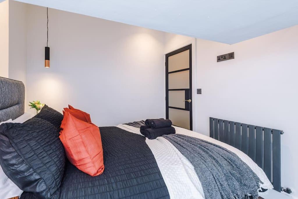 Incredible 3bed Townhouse, Rooftop Patio, Sleeps 6 Apartment Manchester