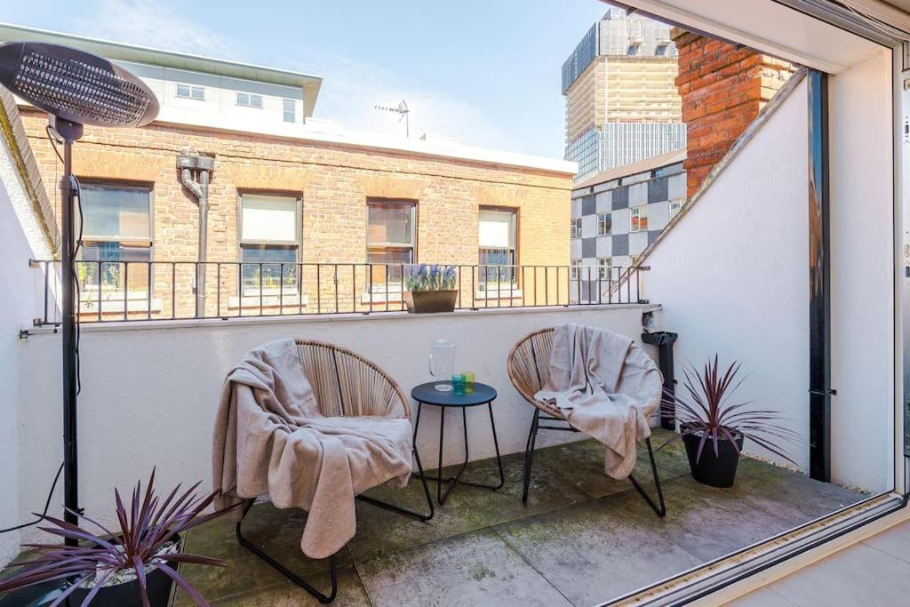 Incredible 3bed Townhouse, Rooftop Patio, Sleeps 6 Manchester