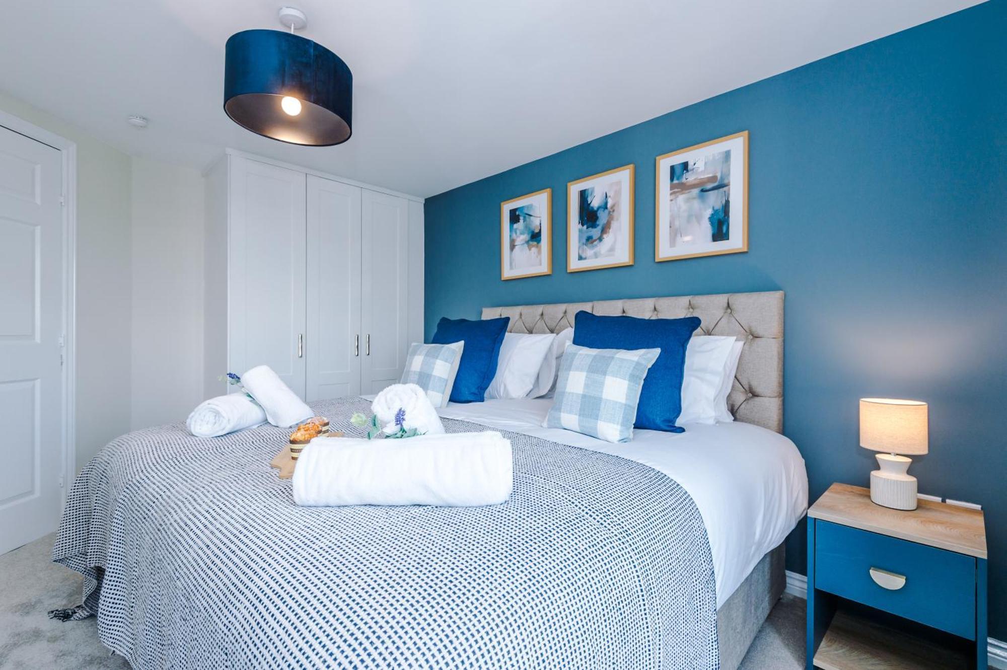 New! Stylish 2-bed In By 53 Degrees Property, Great Location - Sleeps 6! Manchester