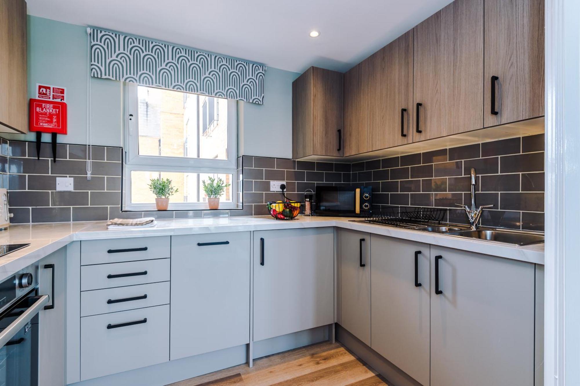 New! Stylish 2-bed In By 53 Degrees Property, Great Location - Sleeps 6!