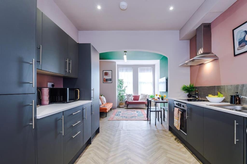 Holiday home Modern 4-bedroom In Manchester