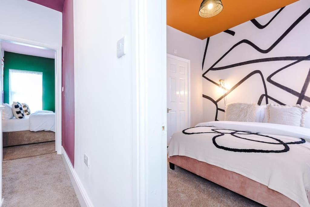 Holiday home Modern 4-bedroom In Manchester