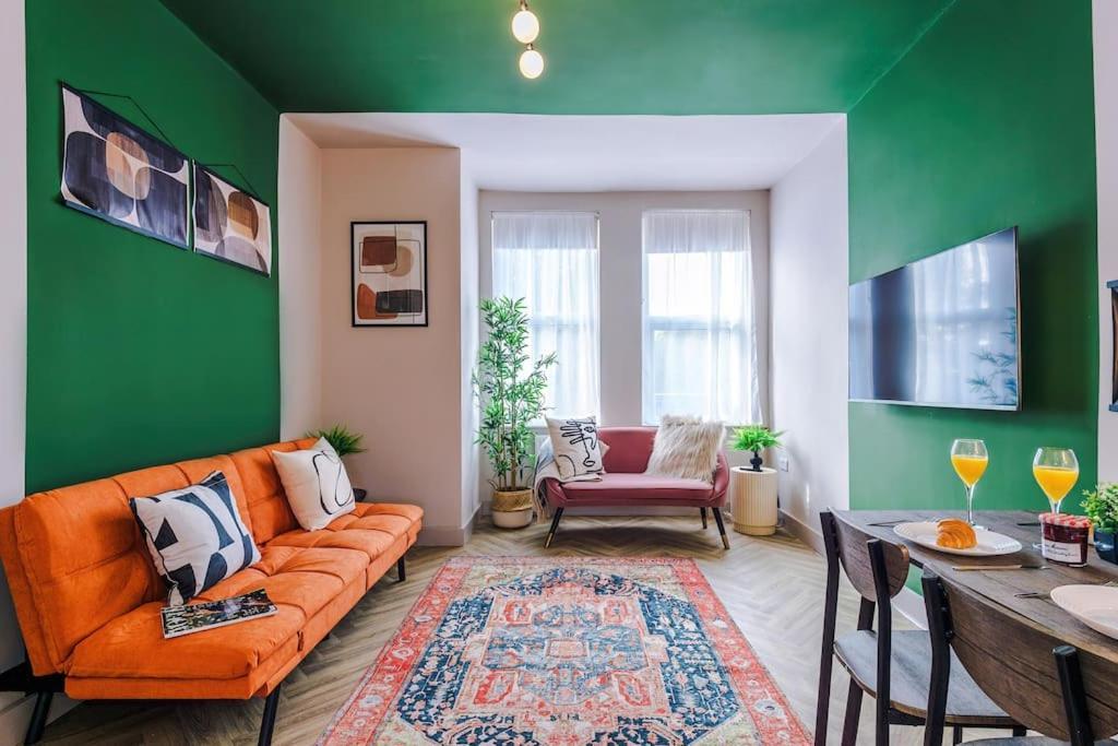 Modern 4-bedroom In * Manchester