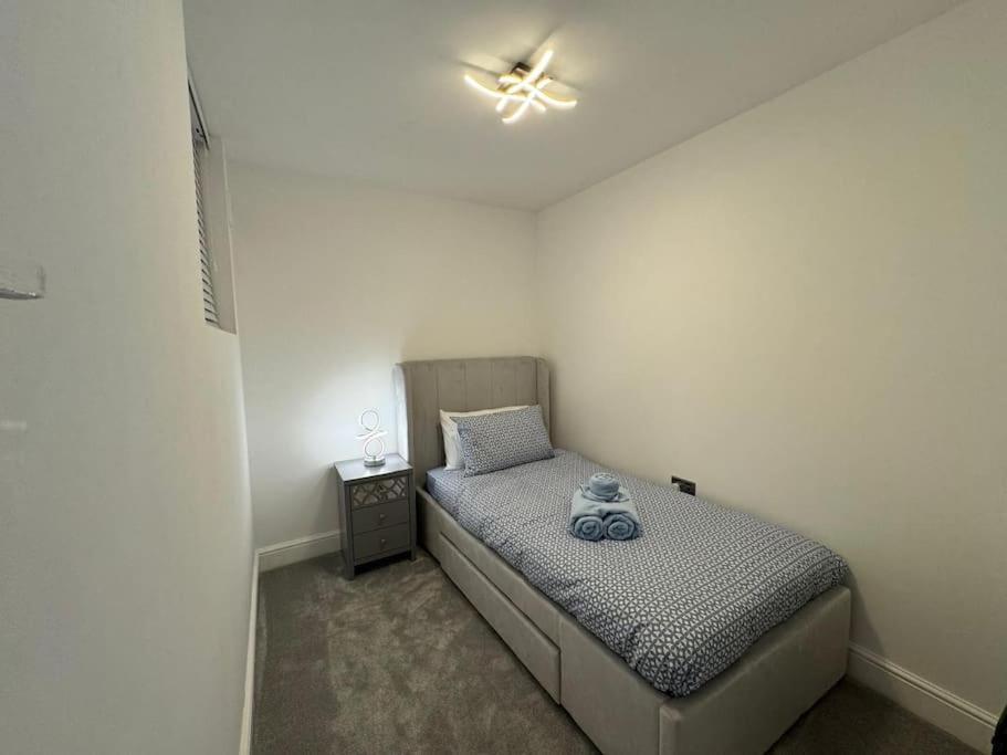 Stunning Excellent Location *