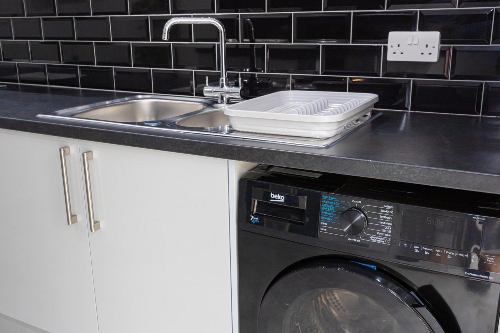 Holiday home The Kent Luxury House Sleeps 14 Free Parking Manchester