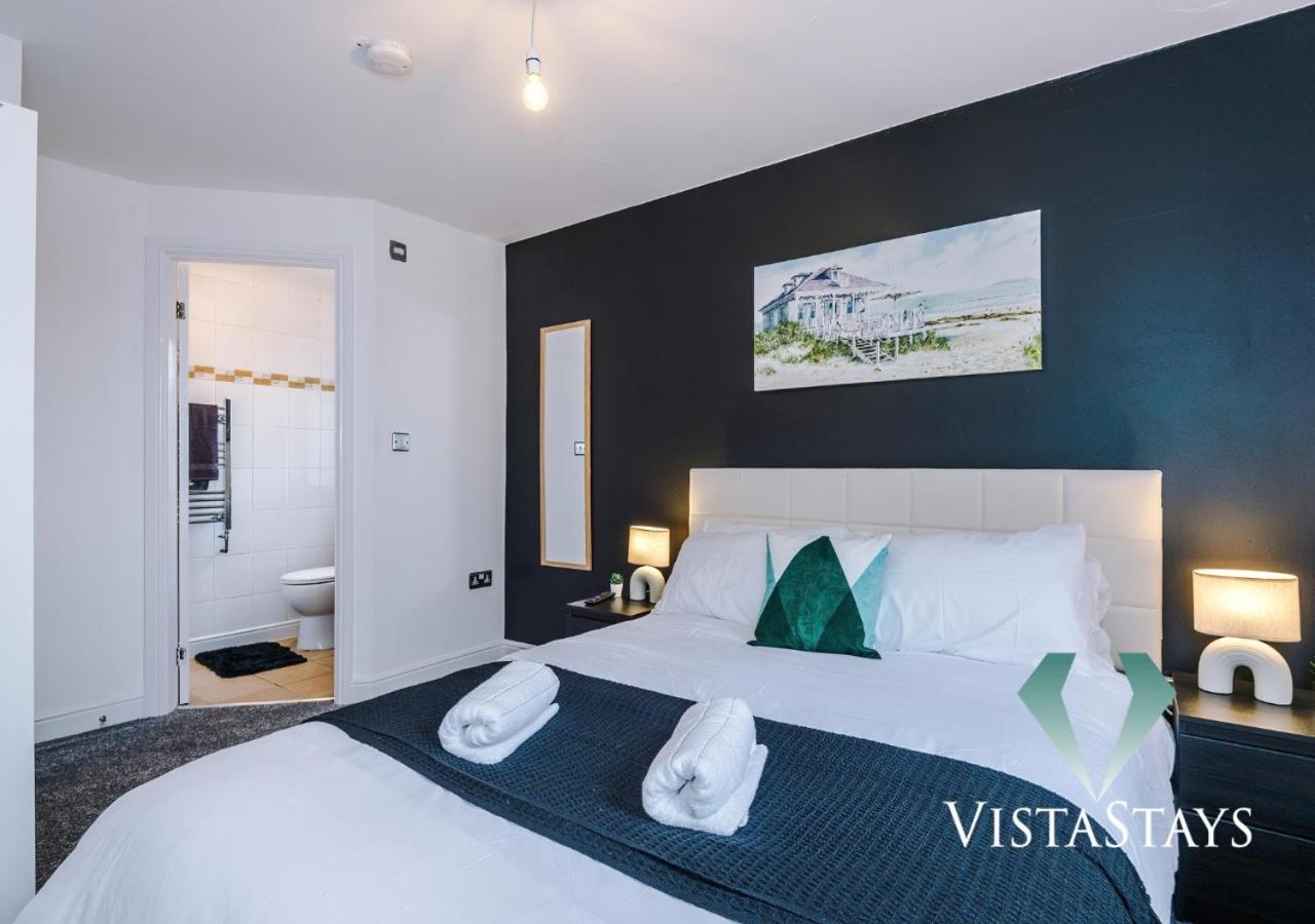 Large 5 Bedroom House With Pool Table & Parking By Vista Short Lets Vakantiehuis