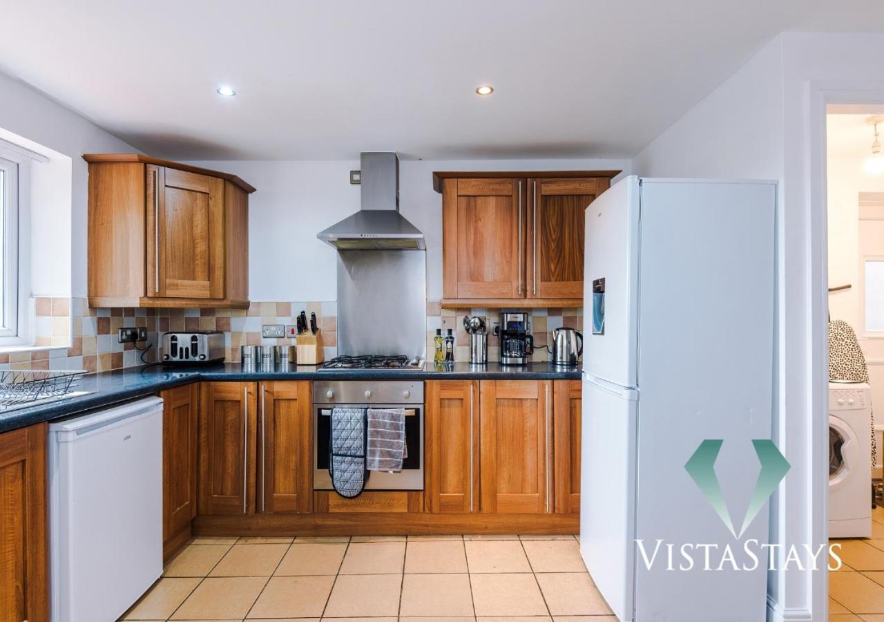 Large 5 Bedroom House With Pool Table & Parking By Vista Short Lets Vakantiehuis Manchester