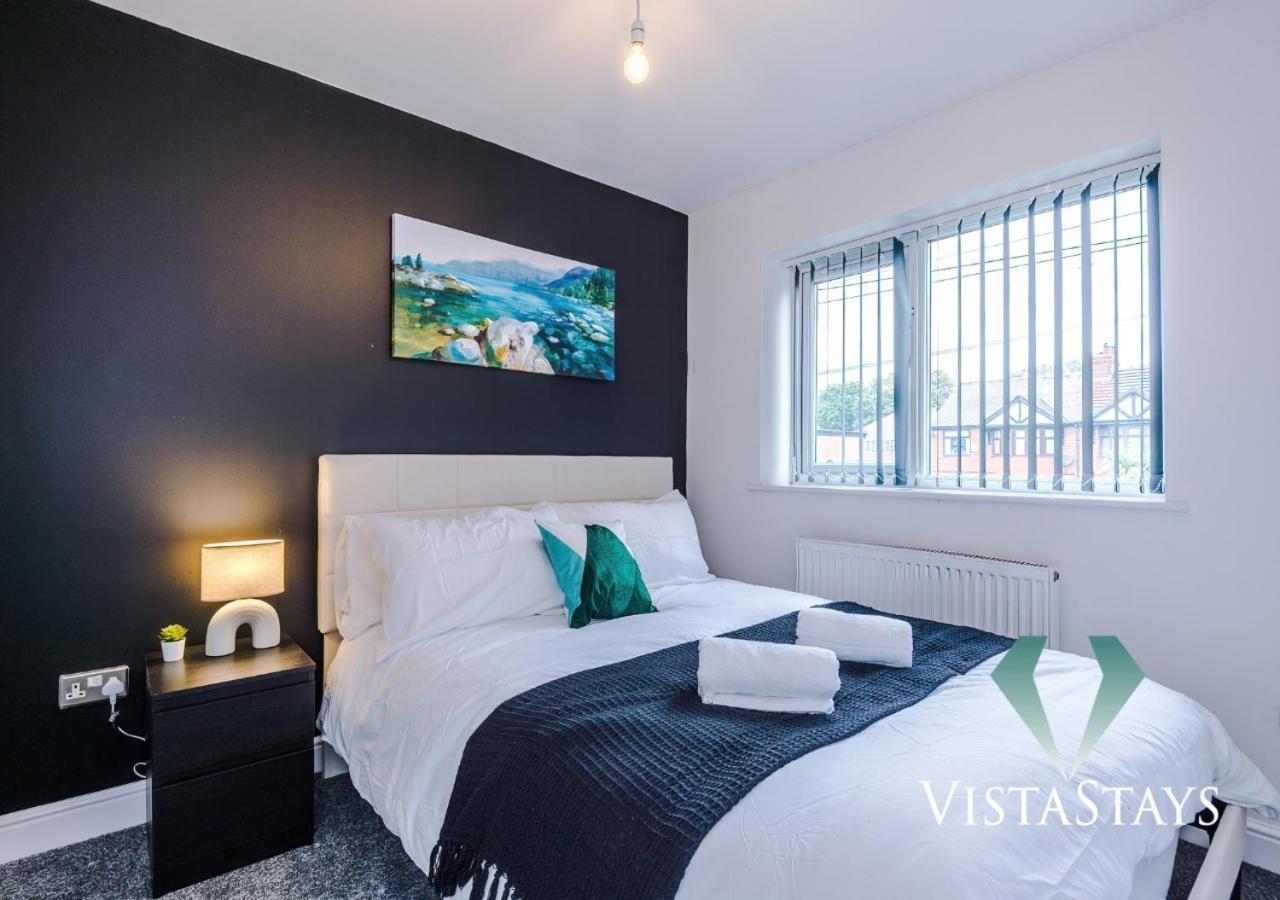 Vakantiehuis Large 5 Bedroom House With Pool Table & Parking By Vista Short Lets Manchester