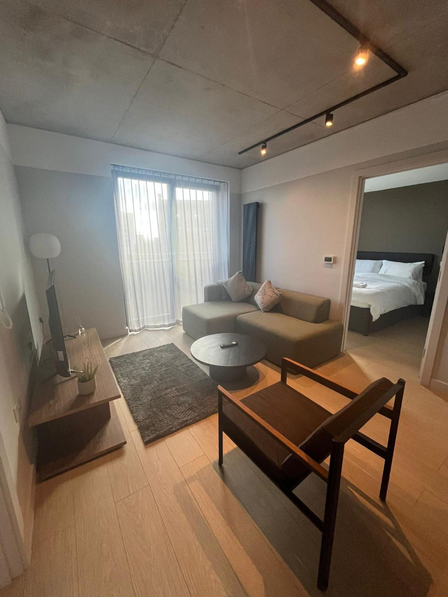 Luxury 2 Bedroom *