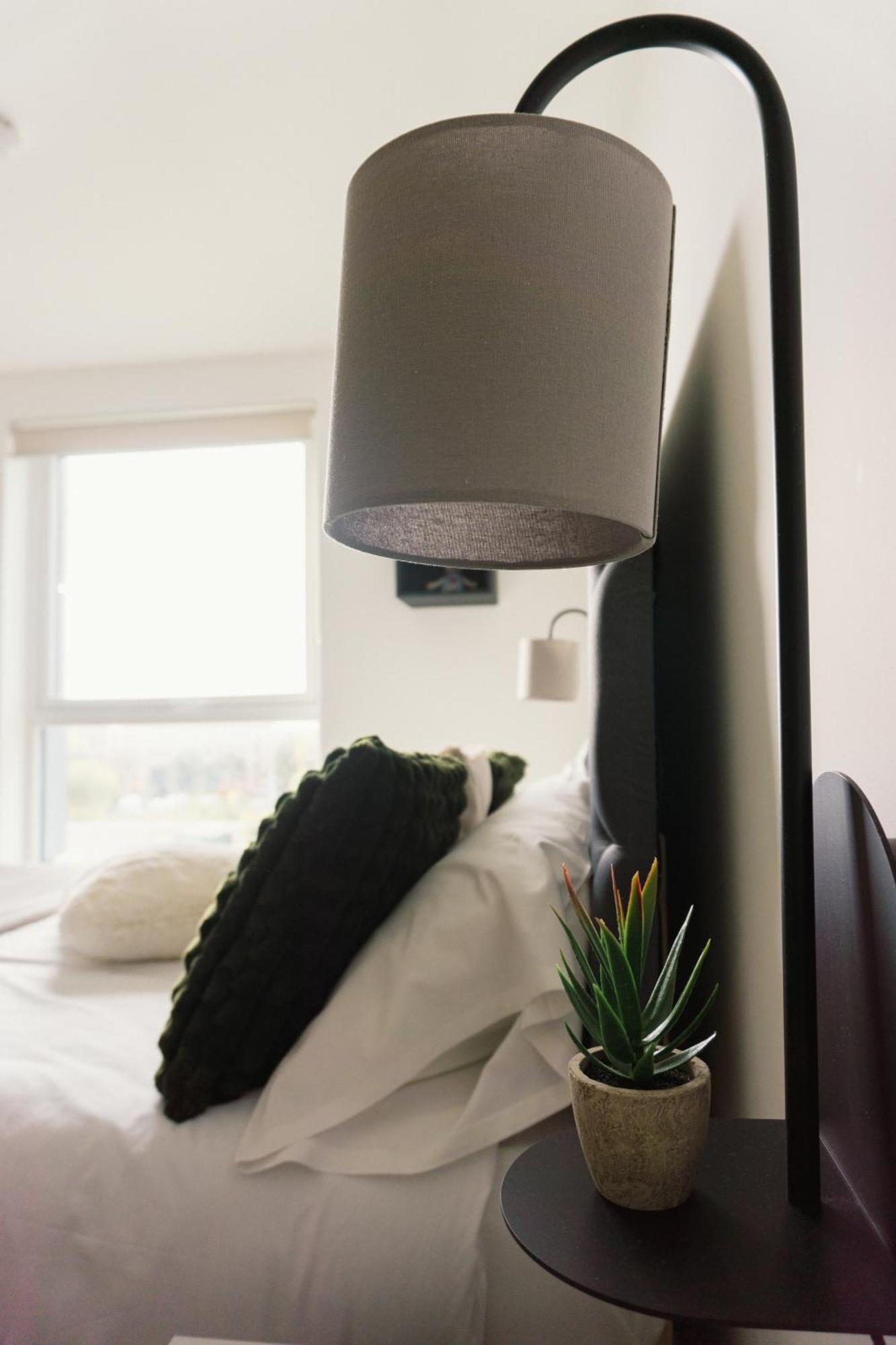 Manchester's Luxurious 2-bed Haven With Balcony - Canal Views & Proximity To United