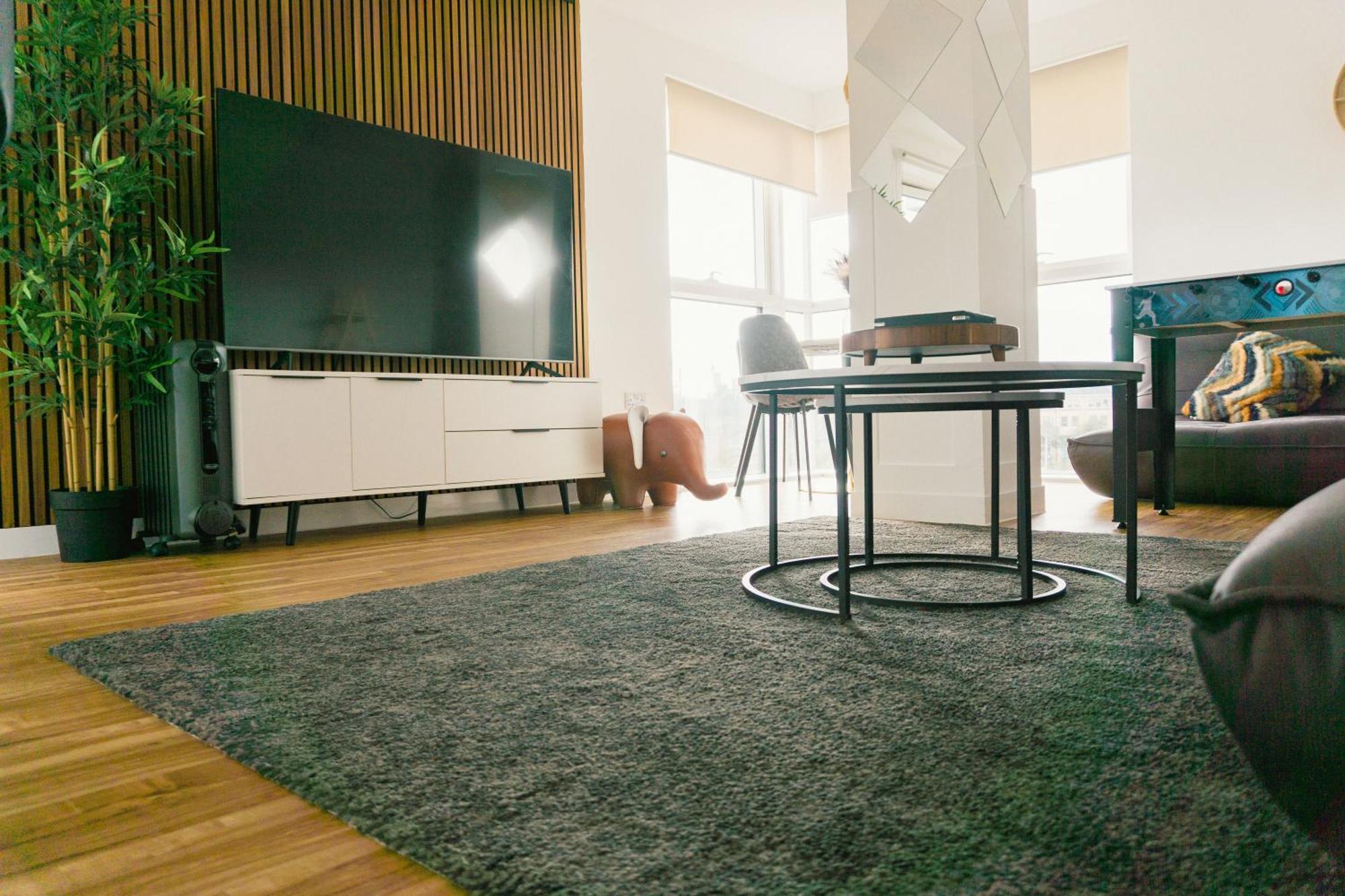 Manchester's Luxurious 2-bed Haven With Balcony - Canal Views & Proximity To United *