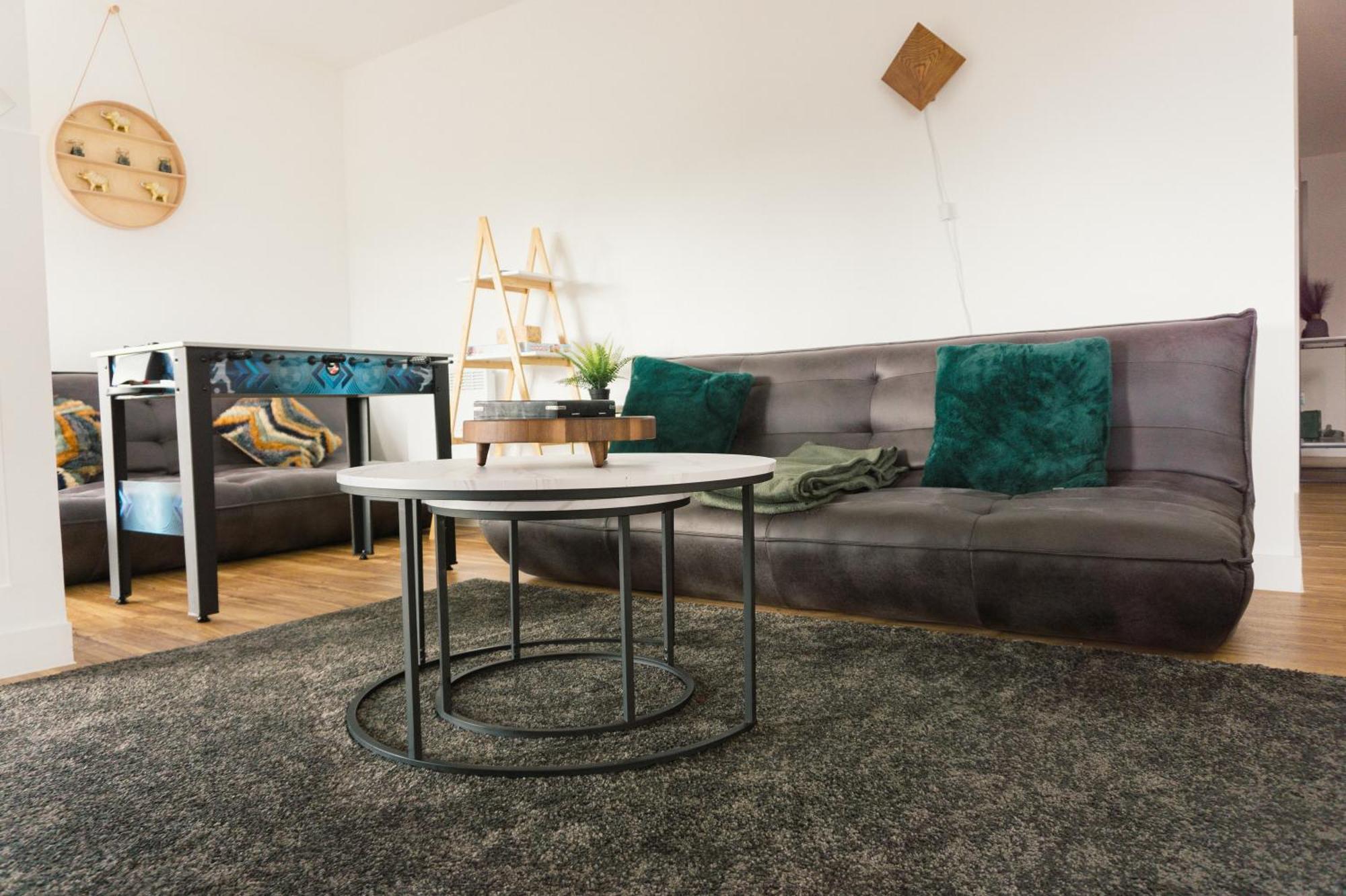 Manchester's Luxurious 2-bed Haven With Balcony - Canal Views & Proximity To United