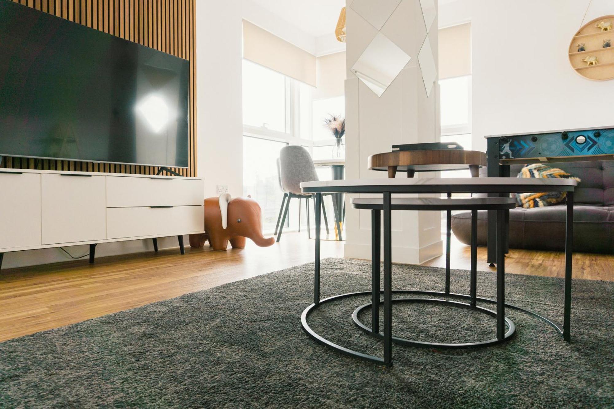 Manchester's Luxurious 2-bed Haven With Balcony - Canal Views & Proximity To United *