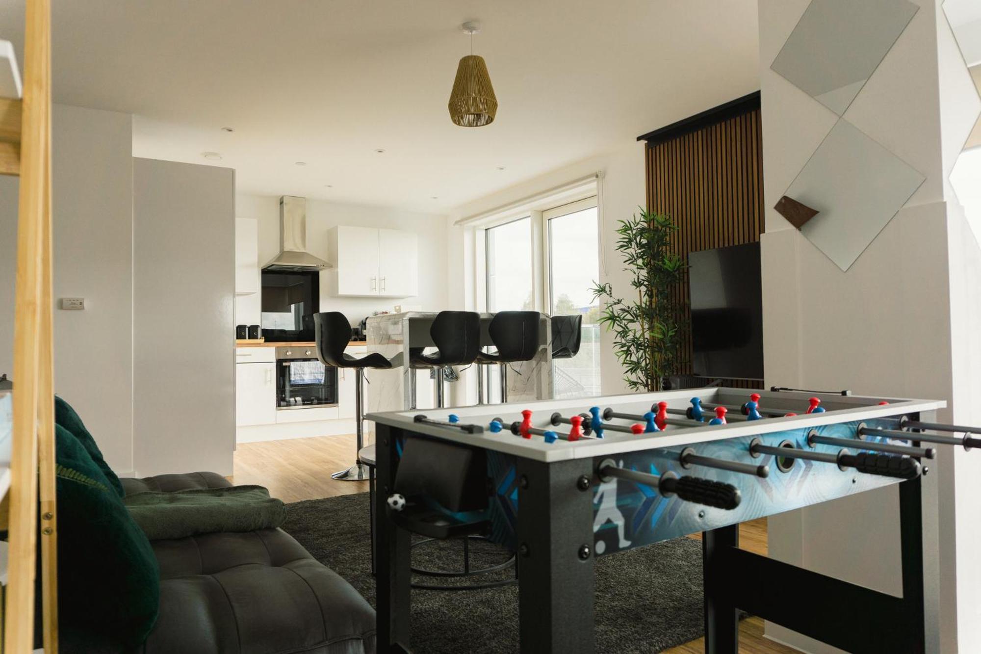 Manchester's Luxurious 2-bed Haven With Balcony - Canal Views & Proximity To United * Manchester
