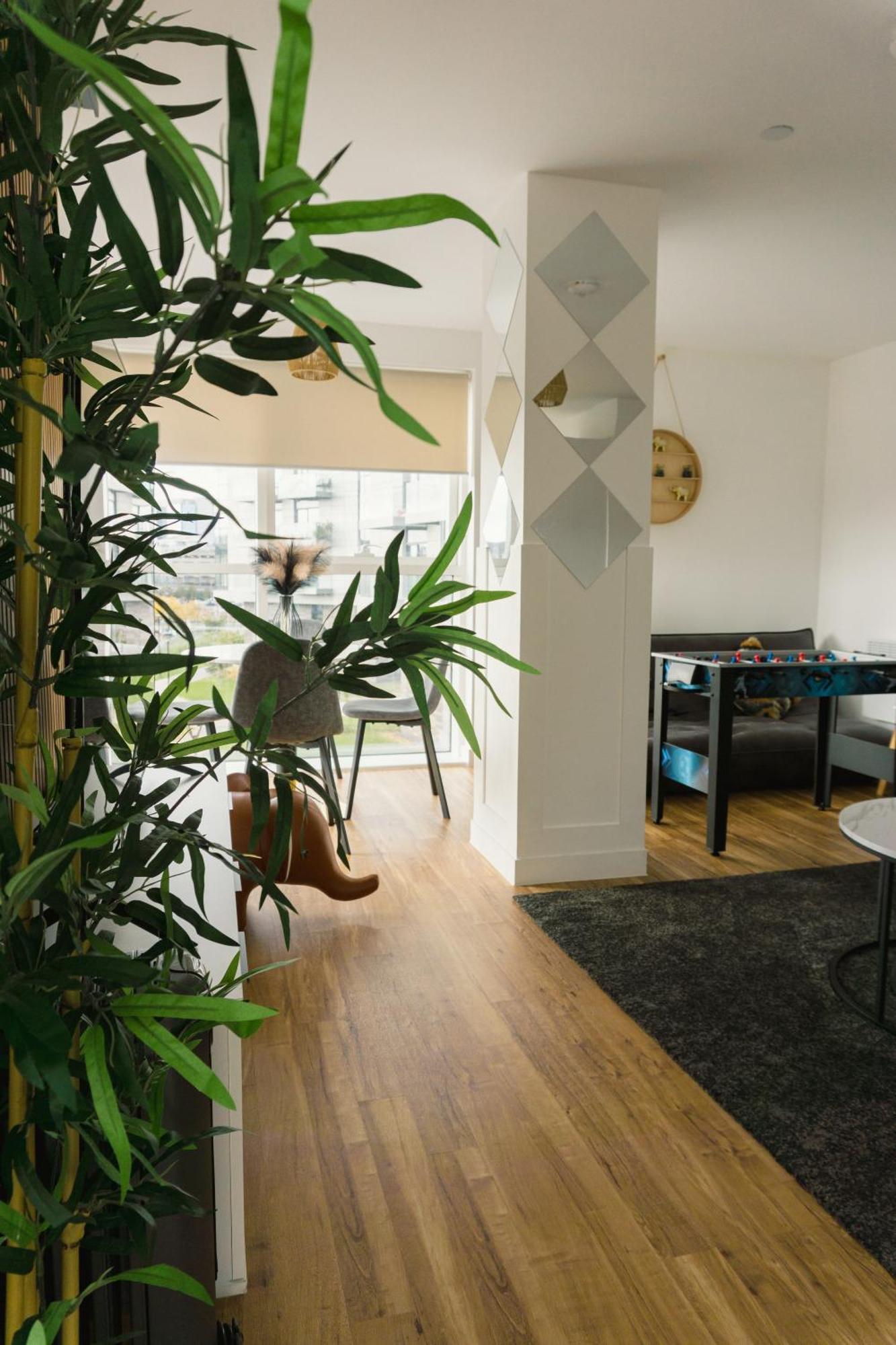 Apartment Manchester's Luxurious 2-bed Haven With Balcony - Canal Views & Proximity To United *