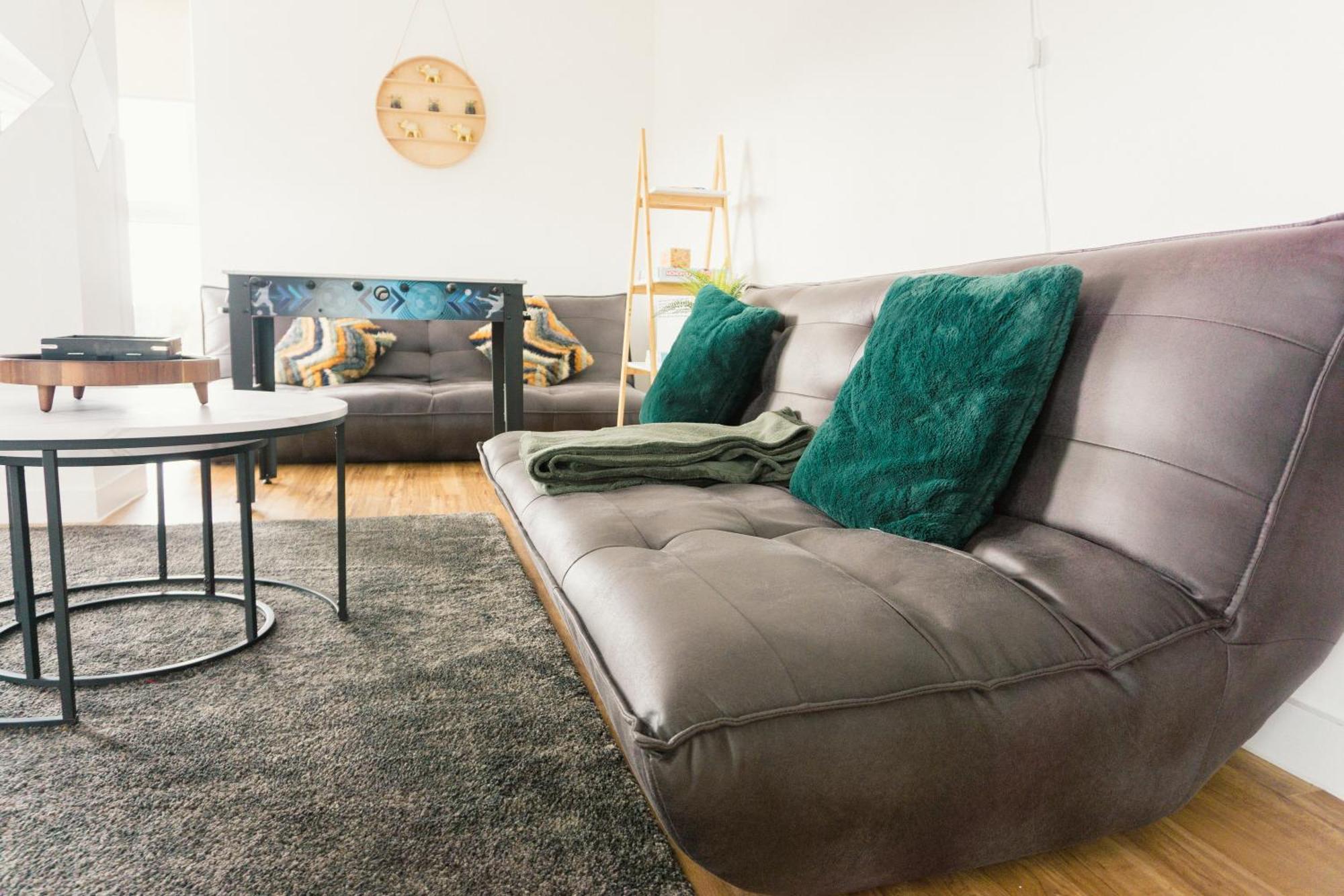 Manchester's Luxurious 2-bed Haven With Balcony - Canal Views & Proximity To United *