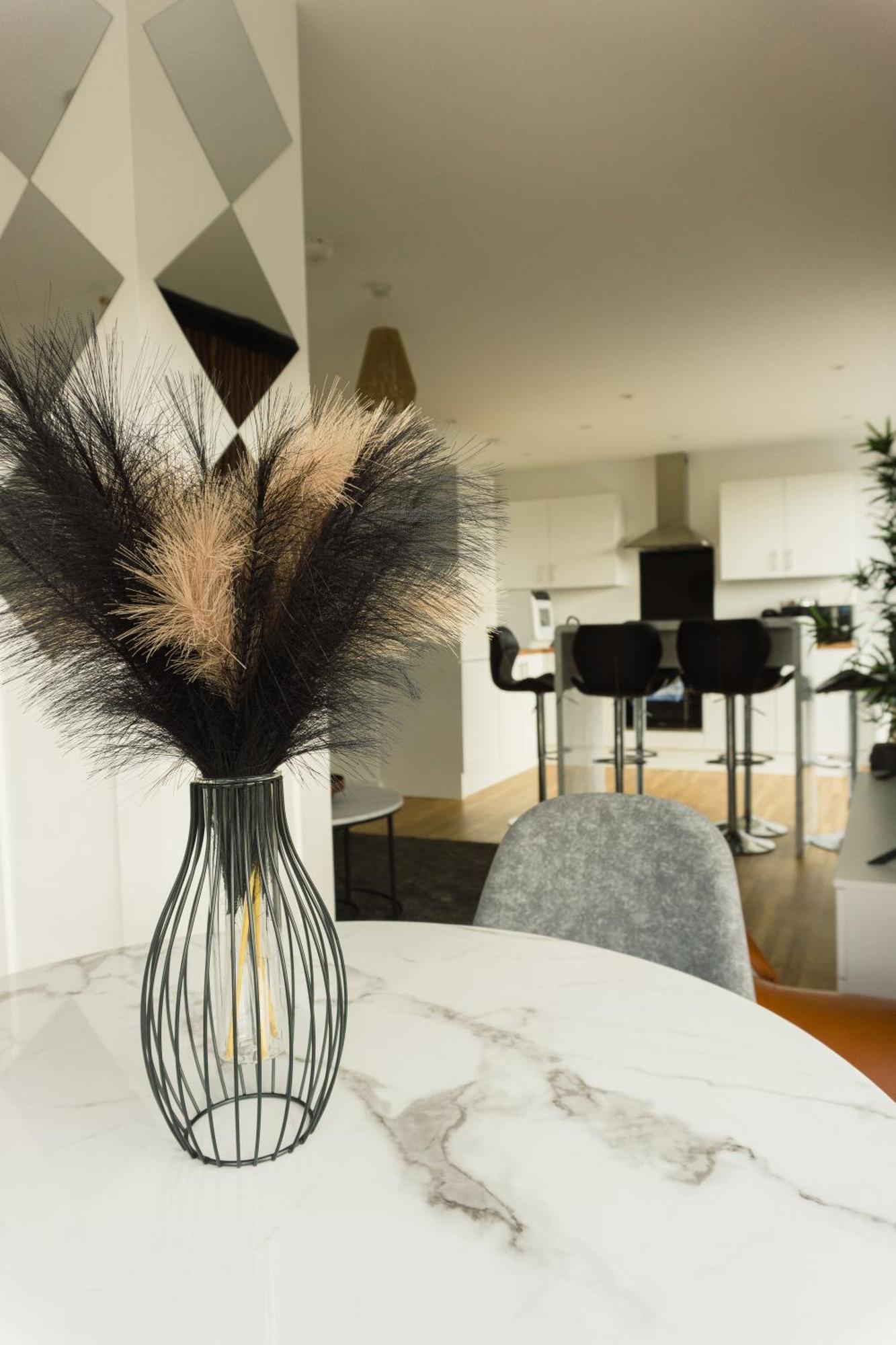 Manchester's Luxurious 2-bed Haven With Balcony - Canal Views & Proximity To United * Manchester