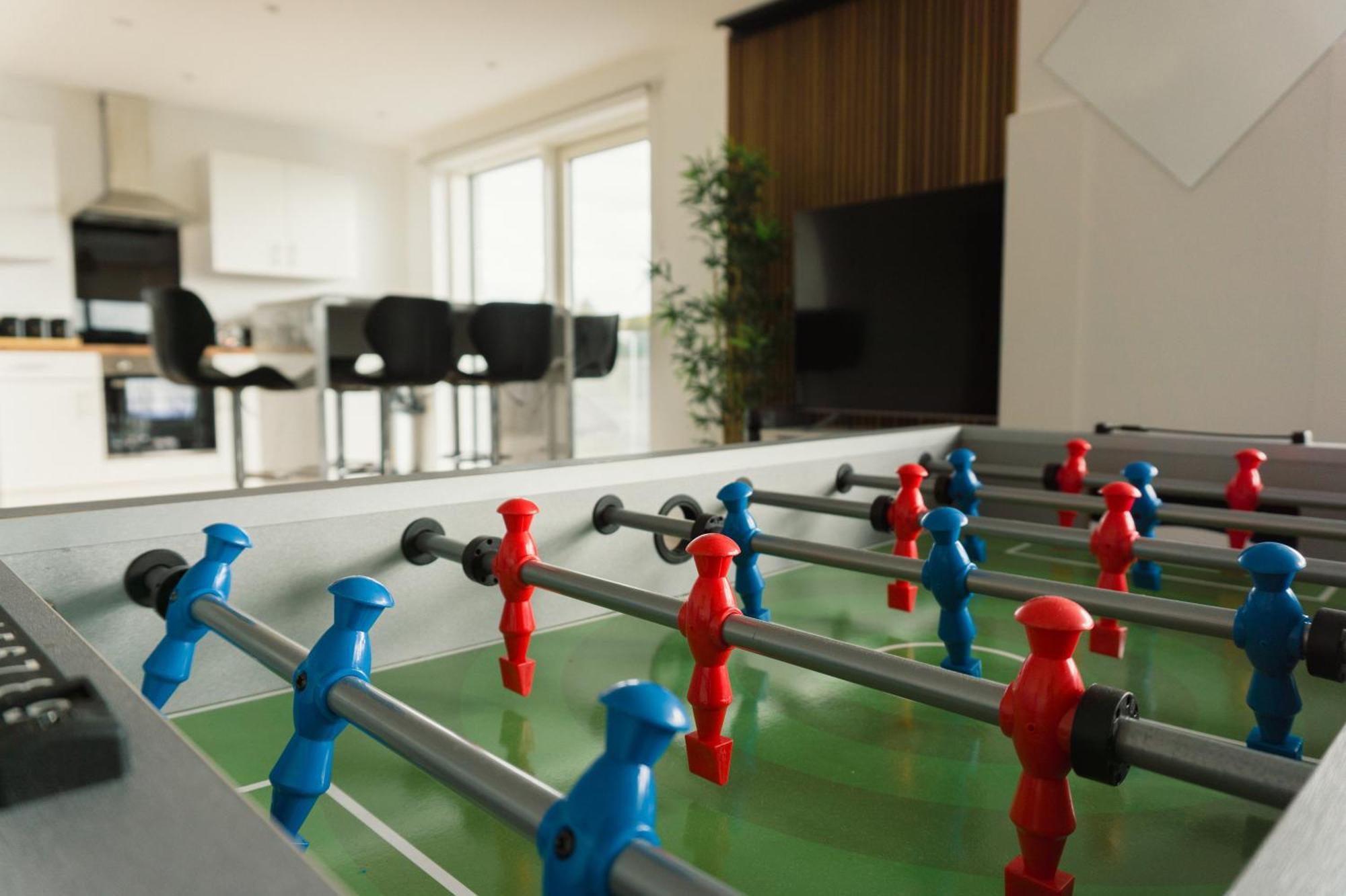 Manchester's Luxurious 2-bed Haven With Balcony - Canal Views & Proximity To United Apartment