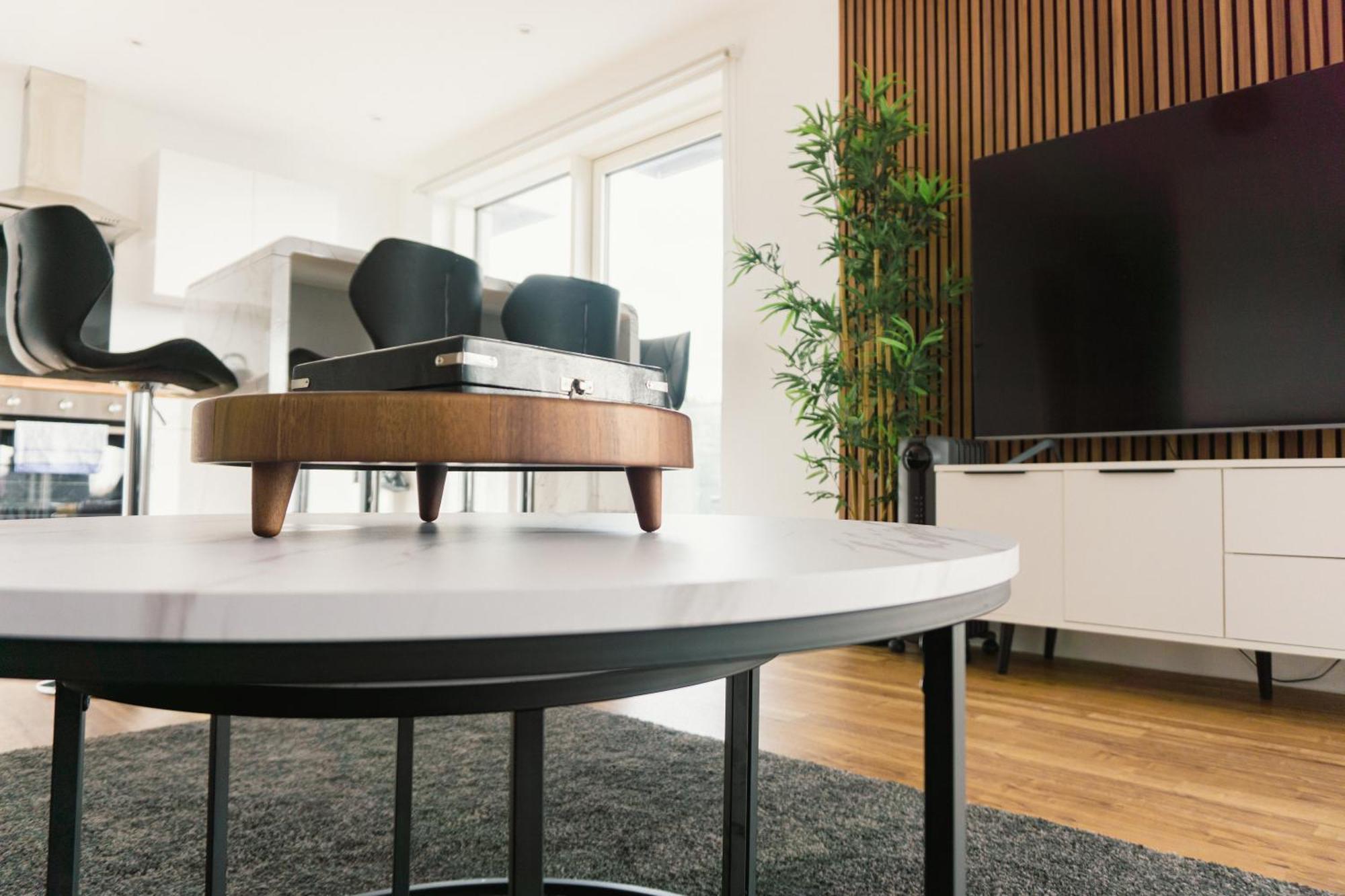 Manchester's Luxurious 2-bed Haven With Balcony - Canal Views & Proximity To United Apartment Manchester