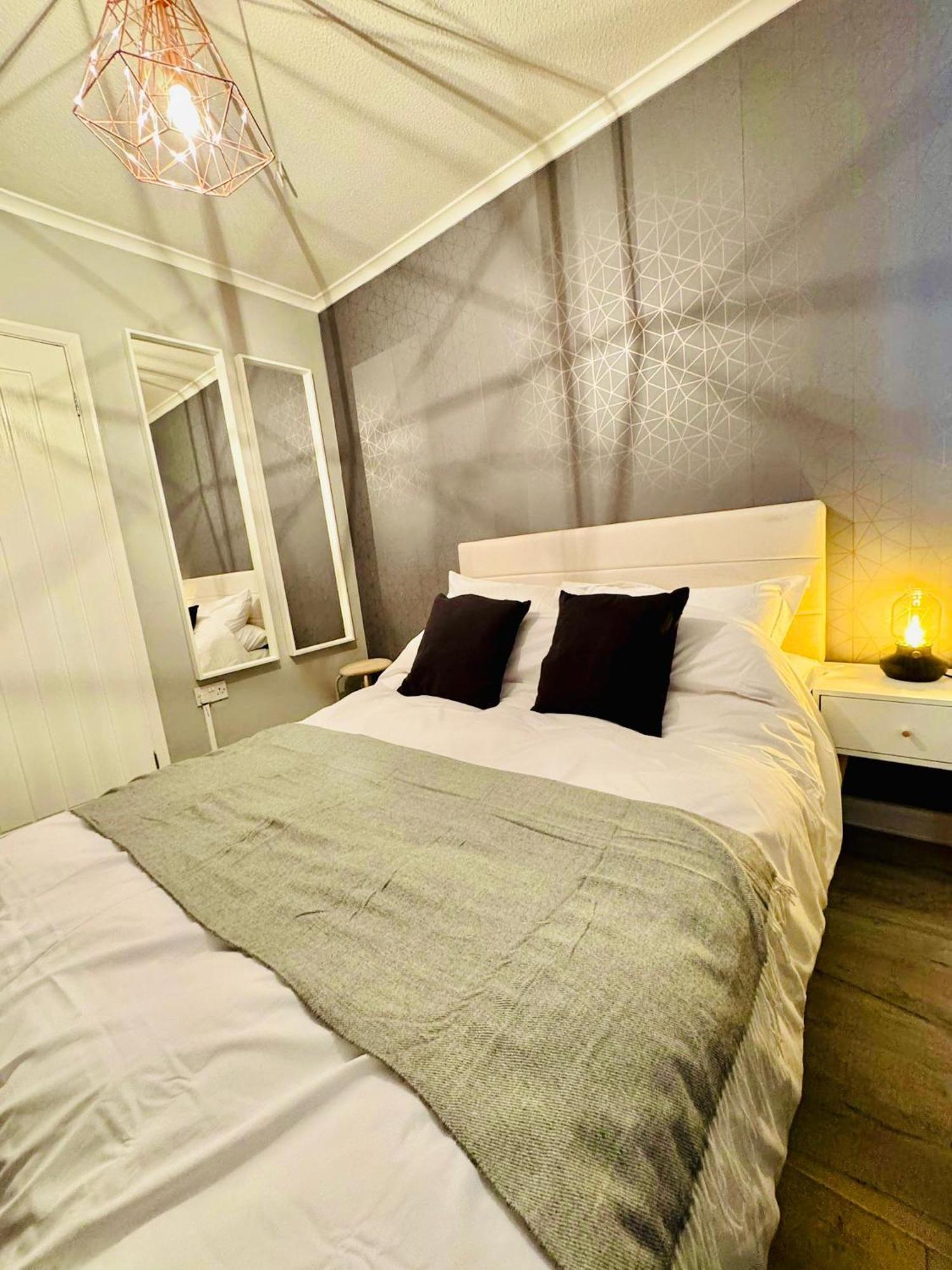 Three Bedroom House In Manchester